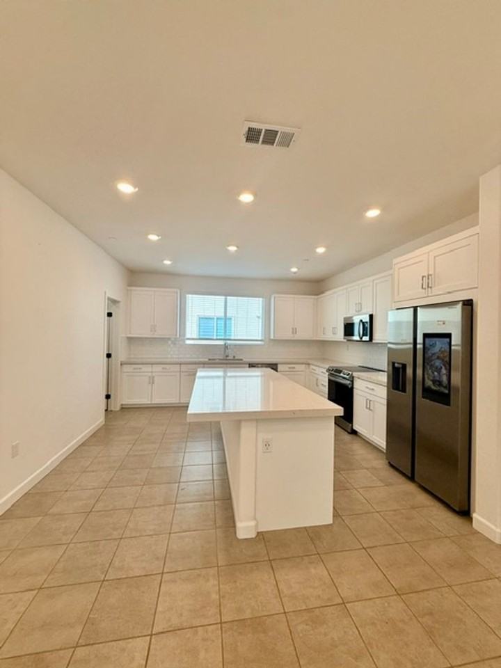 784 Vada St #2 - Photo 4 of 31