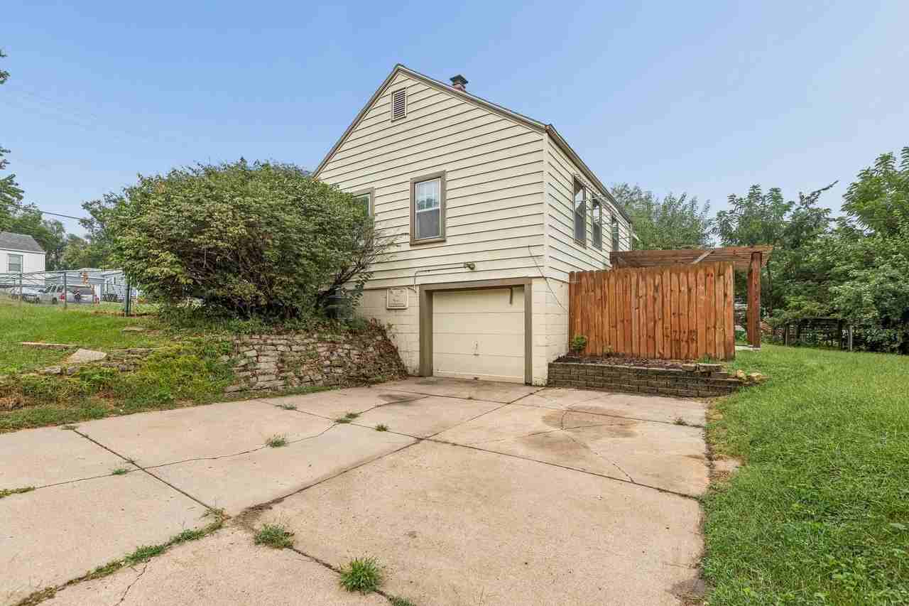 3620 N 61st St - Photo 4 of 16