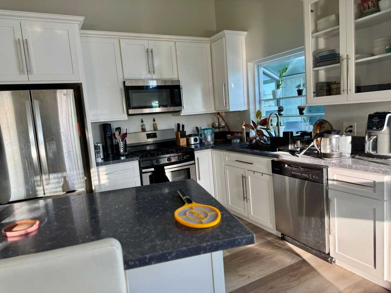 1421 Felspar St - Photo 4 of 50