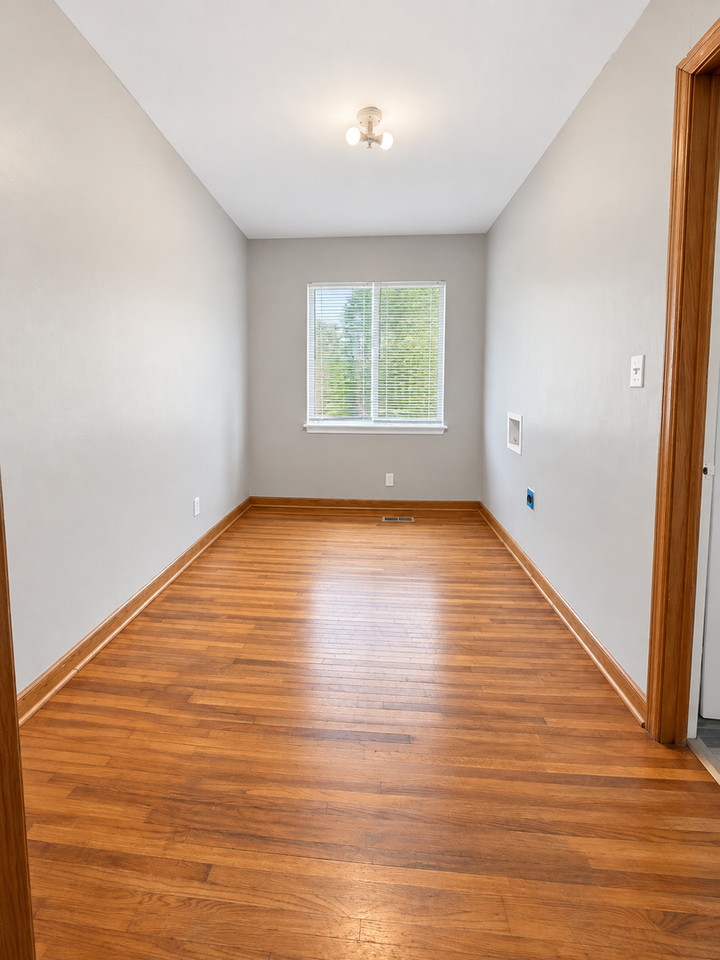 718 S Hunter St - Photo 3 of 10