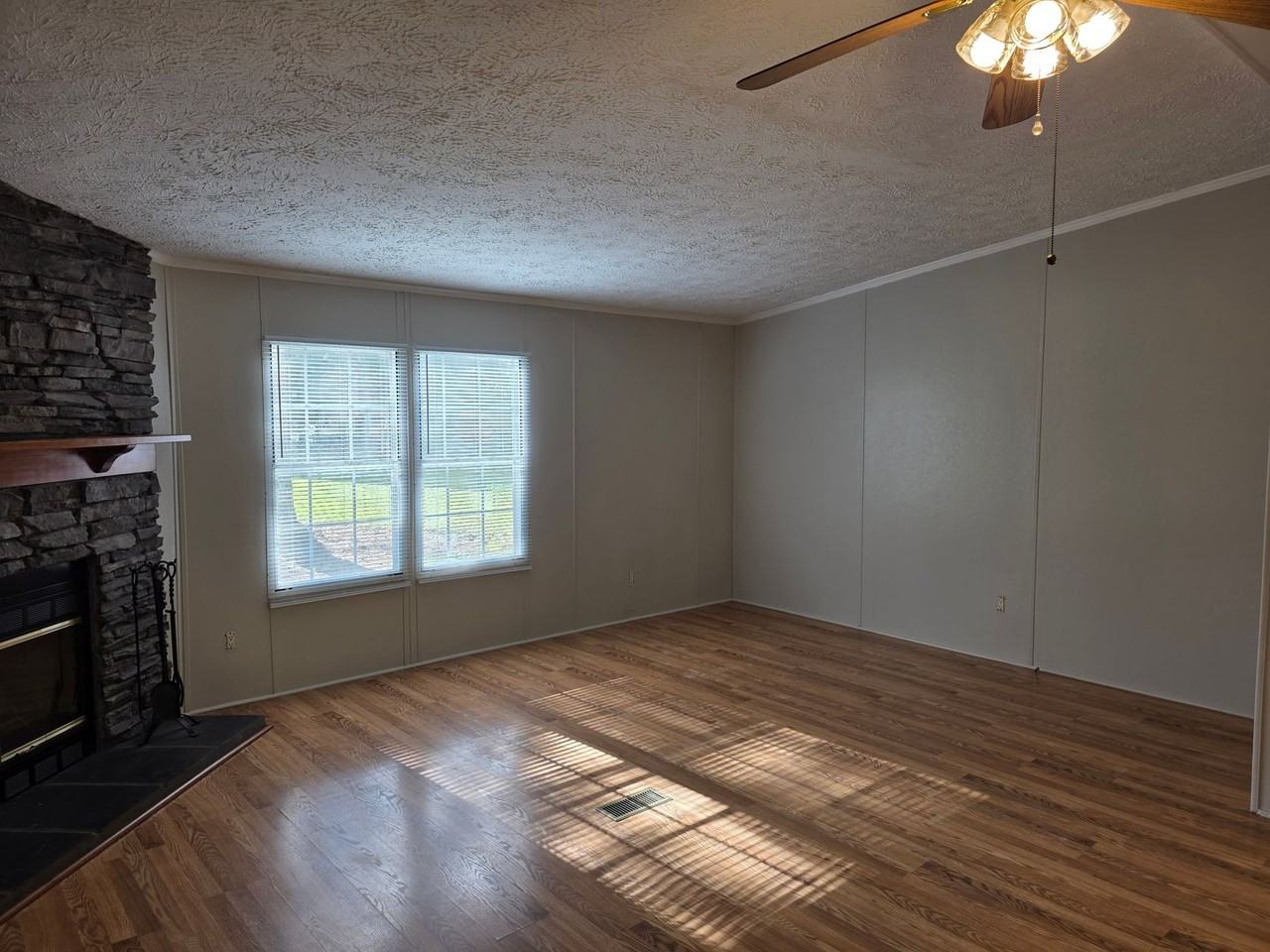 1205 Courthouse Rd - Photo 7 of 24