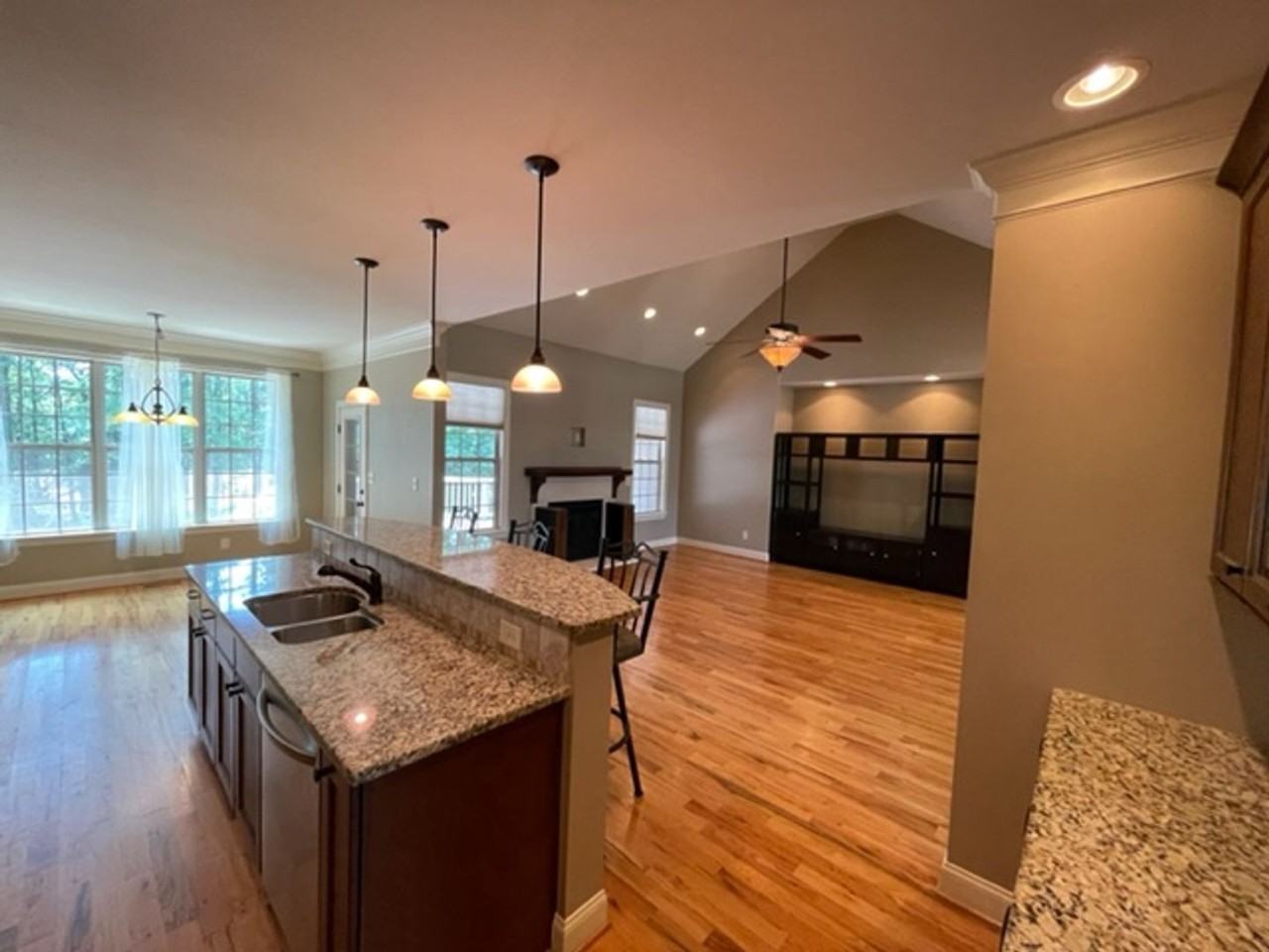 3725 Nether Ridge Rd - Photo 7 of 36