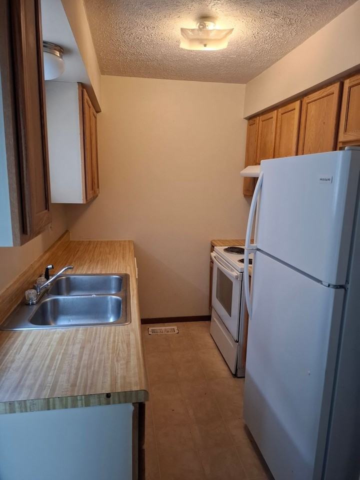 1502 Hancock Dr - Photo 2 of 12