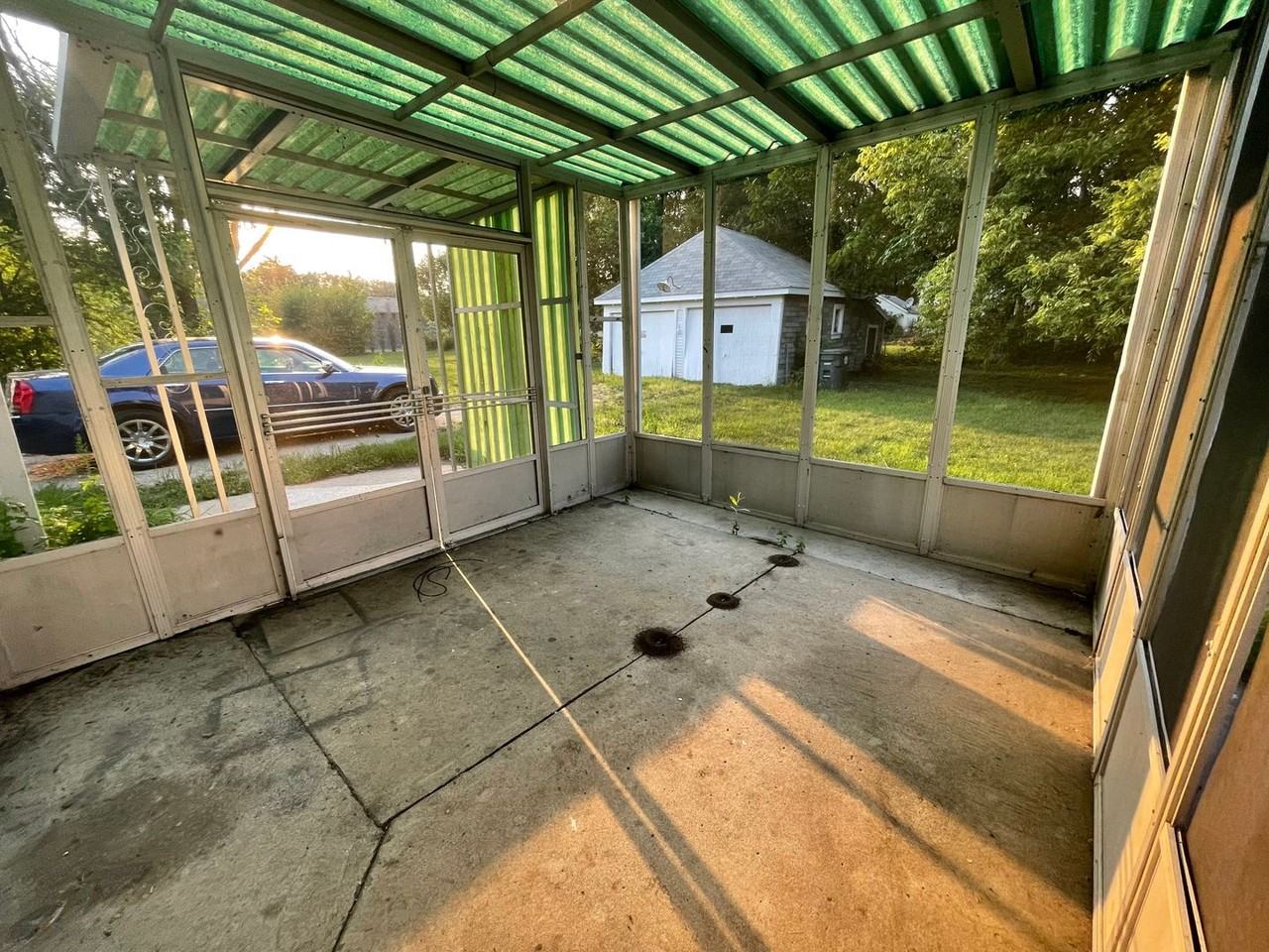 89 Newell St - Photo 5 of 34