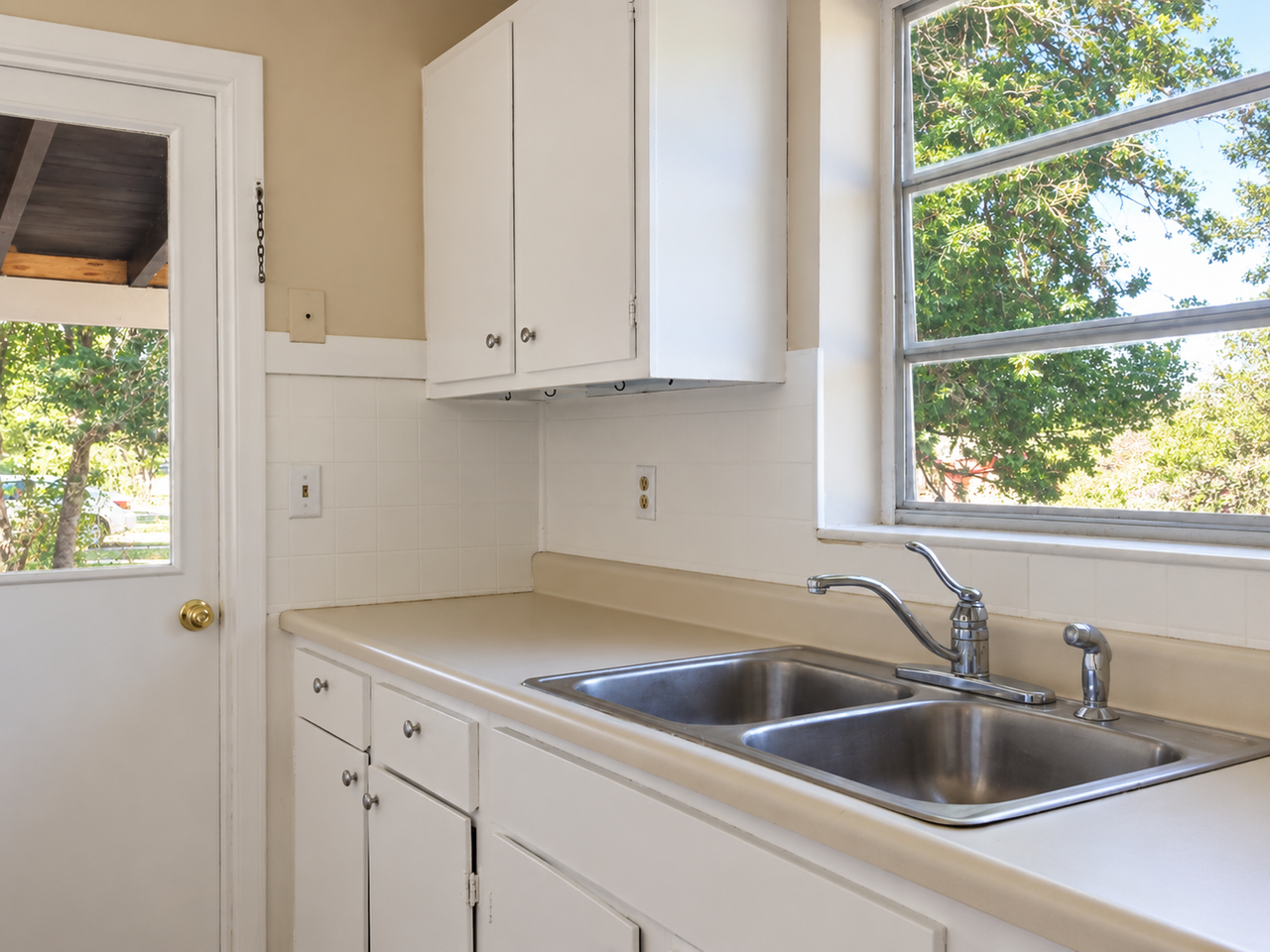 1429 Corinthian Ave - Photo 5 of 13