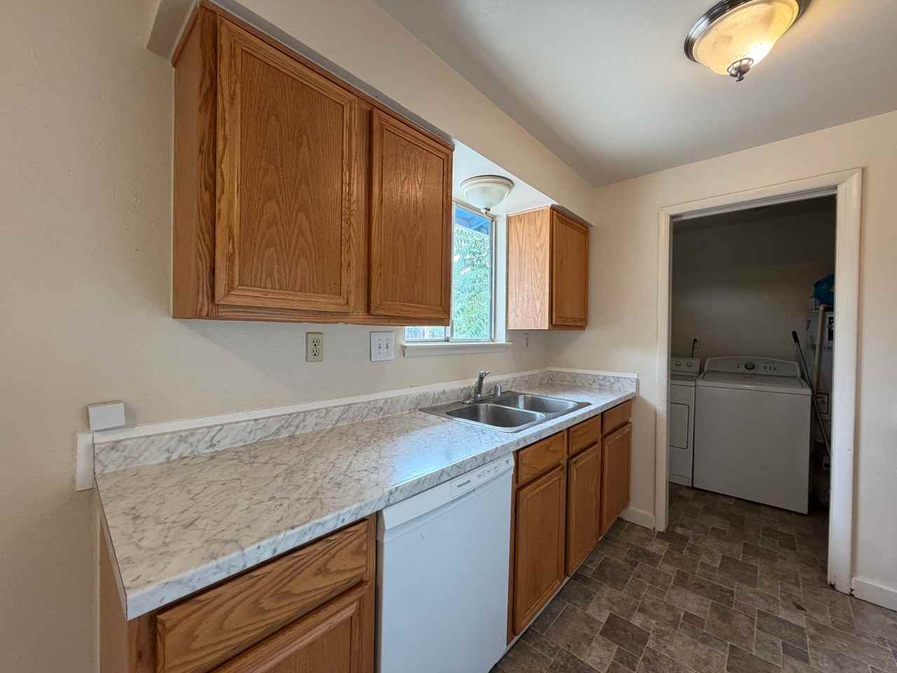 235 Mccart St - Photo 3 of 32