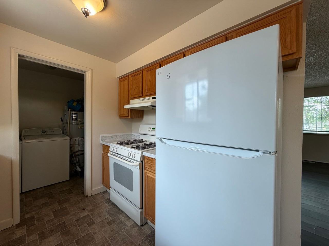 235 Mccart St - Photo 4 of 32