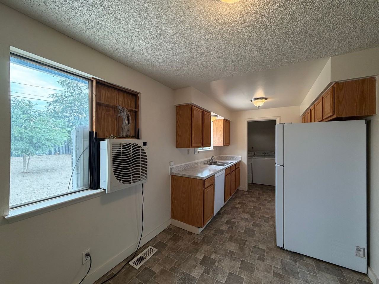 235 Mccart St - Photo 5 of 32