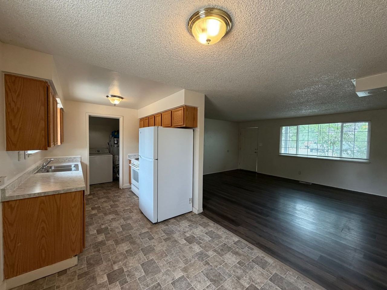 235 Mccart St - Photo 6 of 32