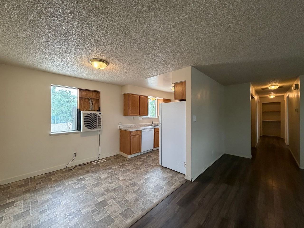 235 Mccart St - Photo 7 of 32