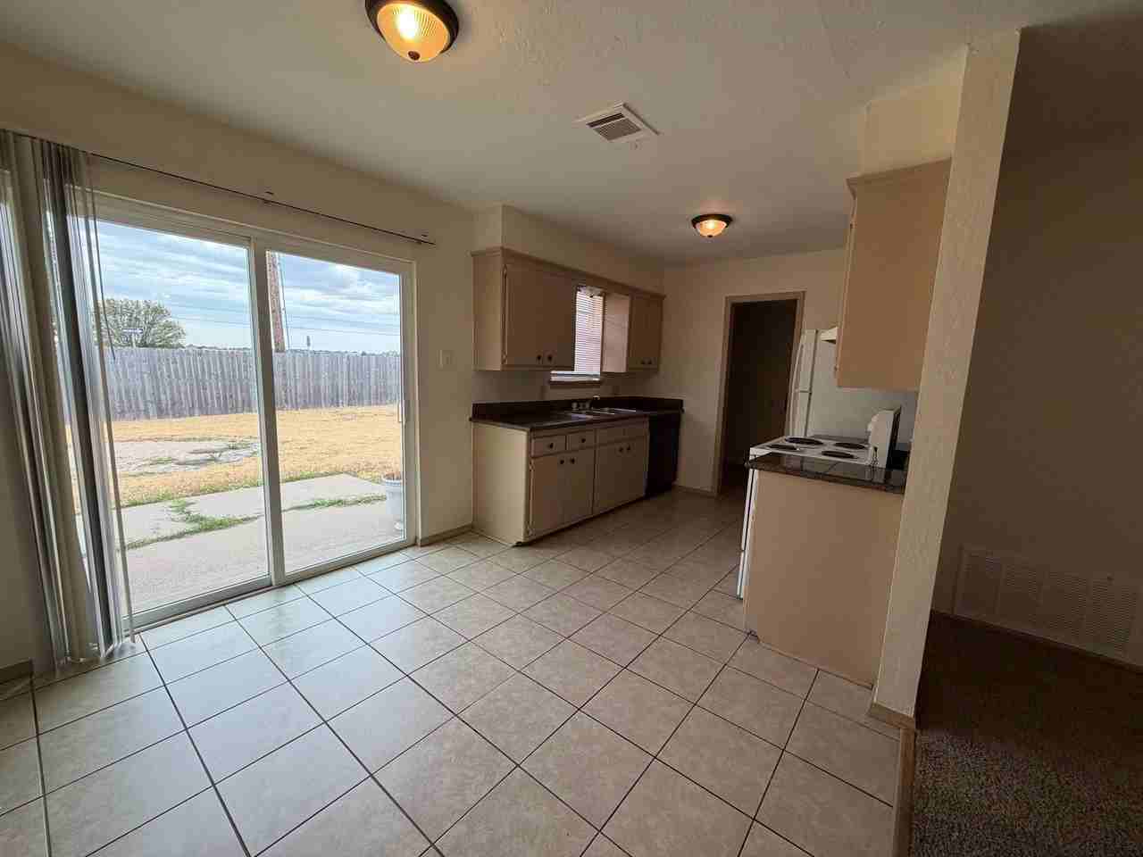 6128 Sw Summit Ave - Photo 6 of 25
