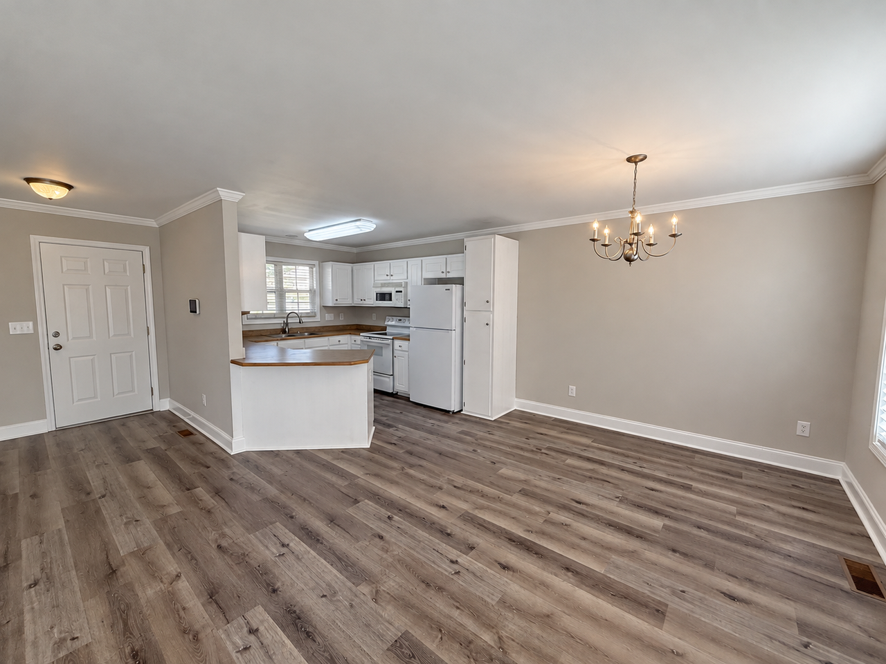 714 Ralph Graham Dr - Photo 2 of 20