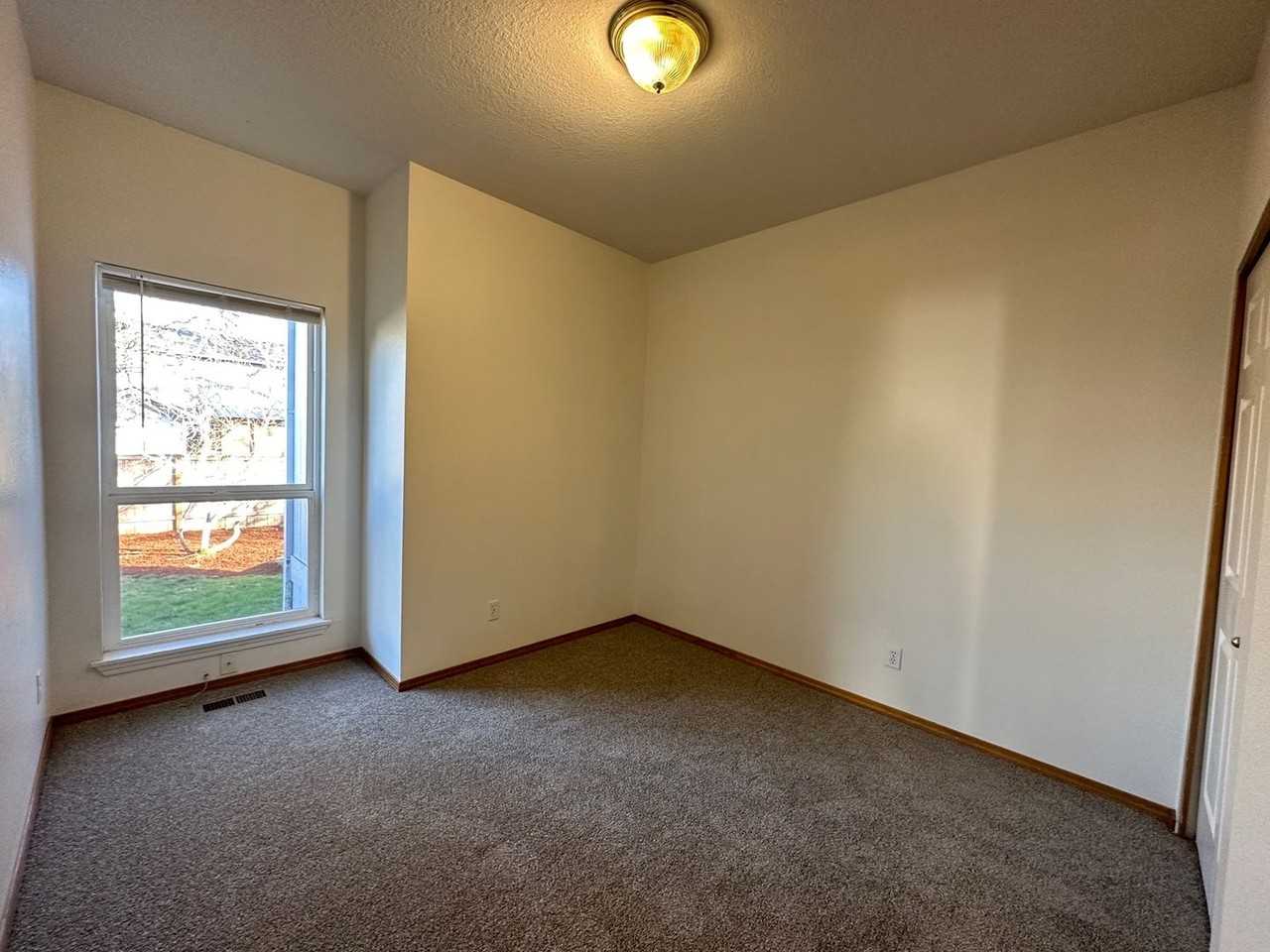1482 Sw 204th Ave - Photo 5 of 10