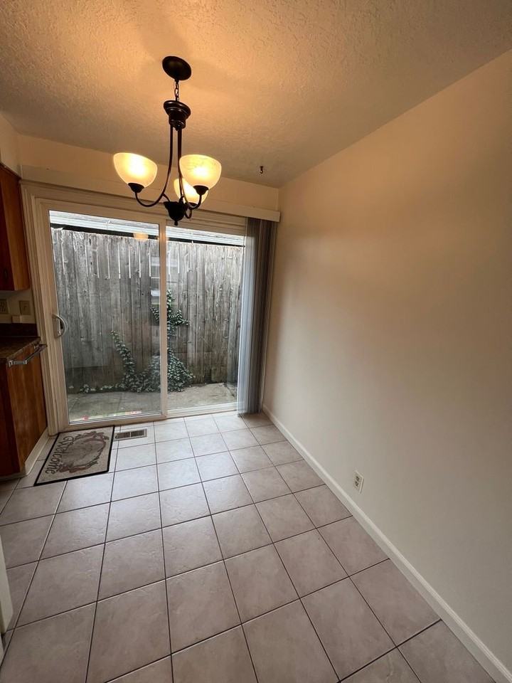 1139 Se Baseline St #2 - Photo 3 of 8