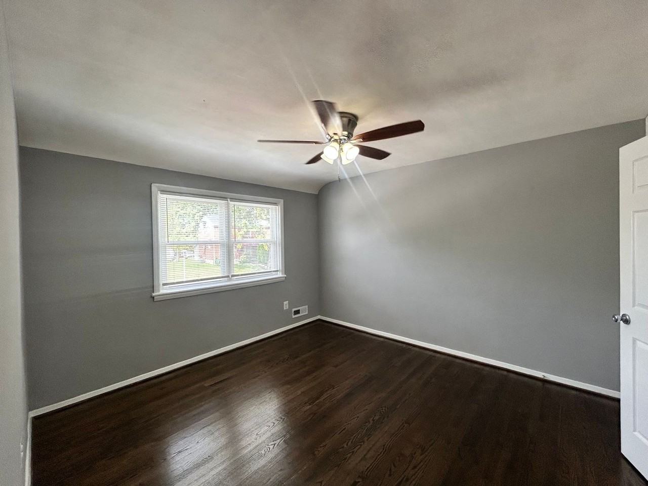 5237 Fredcrest Rd - Photo 6 of 13