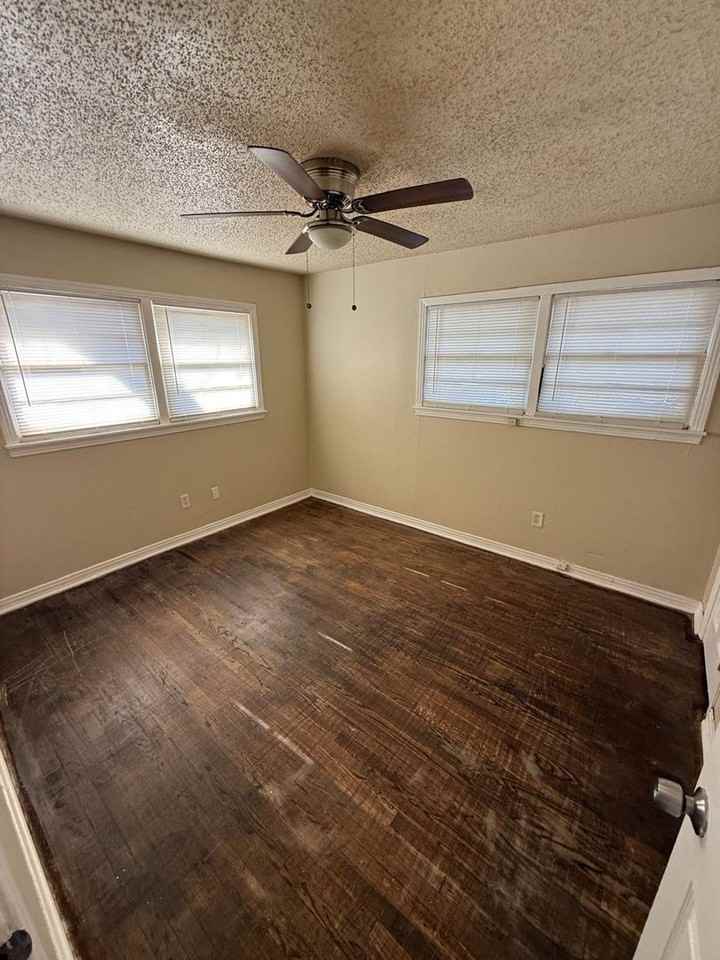 1918 47th St - Photo 6 of 7