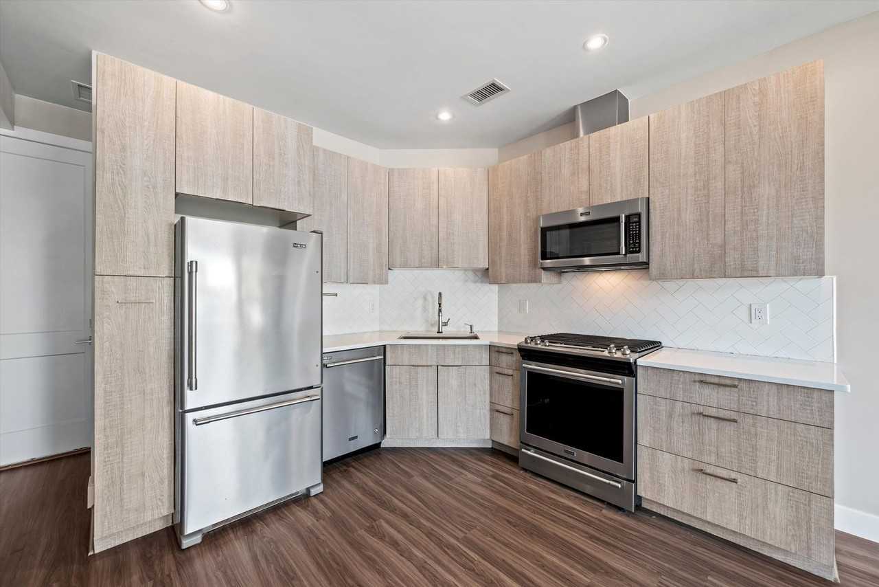 3809 N Franklin St - Photo 7 of 21