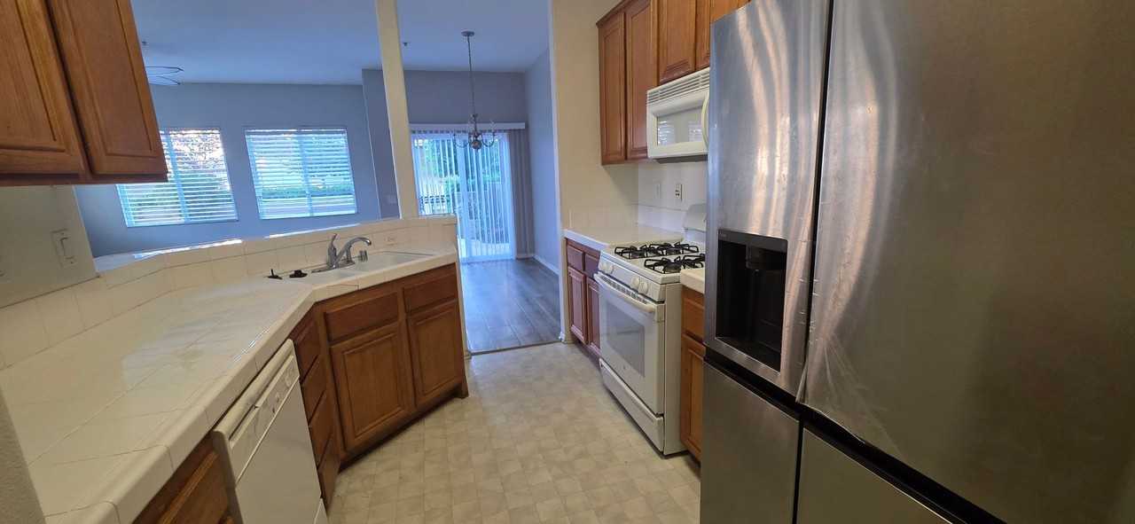 1372 Ashton Park Ln - Photo 3 of 4