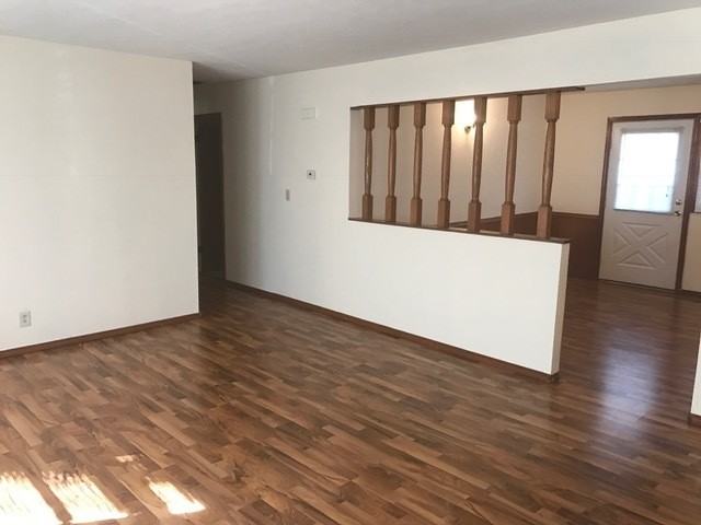 1465 E Broadmoor St - Photo 2 of 3