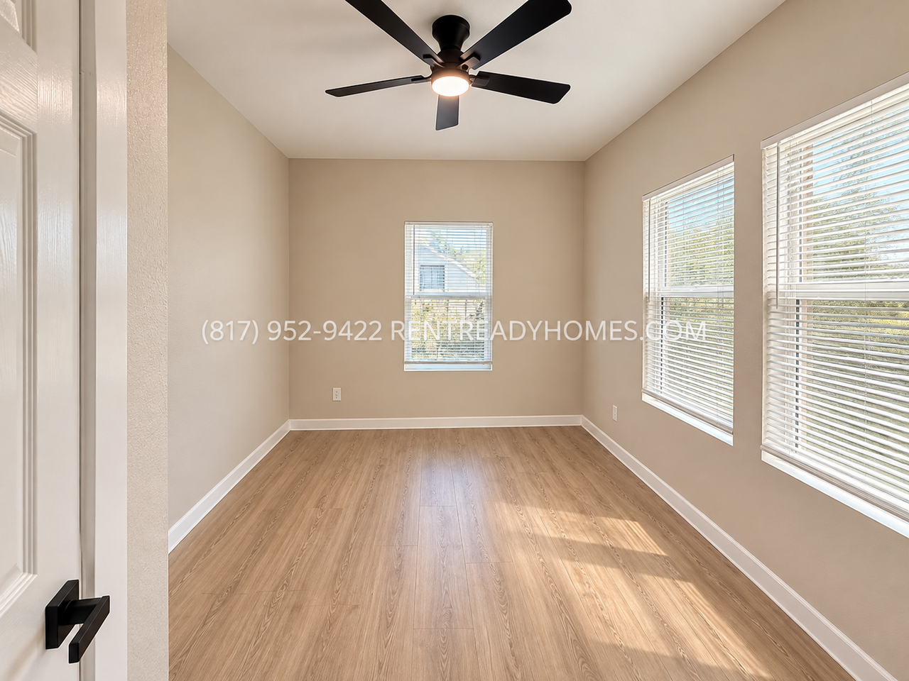 1951 Pasadena St - Photo 5 of 9