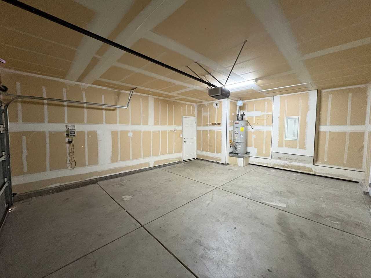 3042 W Delta Ave - Photo 2 of 33