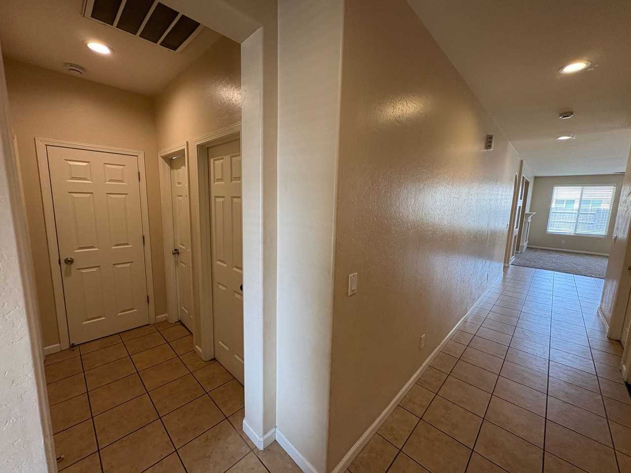 3042 W Delta Ave - Photo 7 of 33