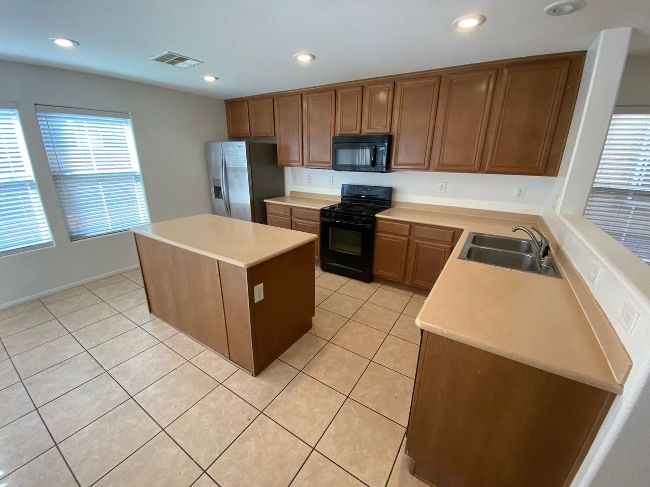 9317 Fort Bayard Ave - Photo 3 of 15