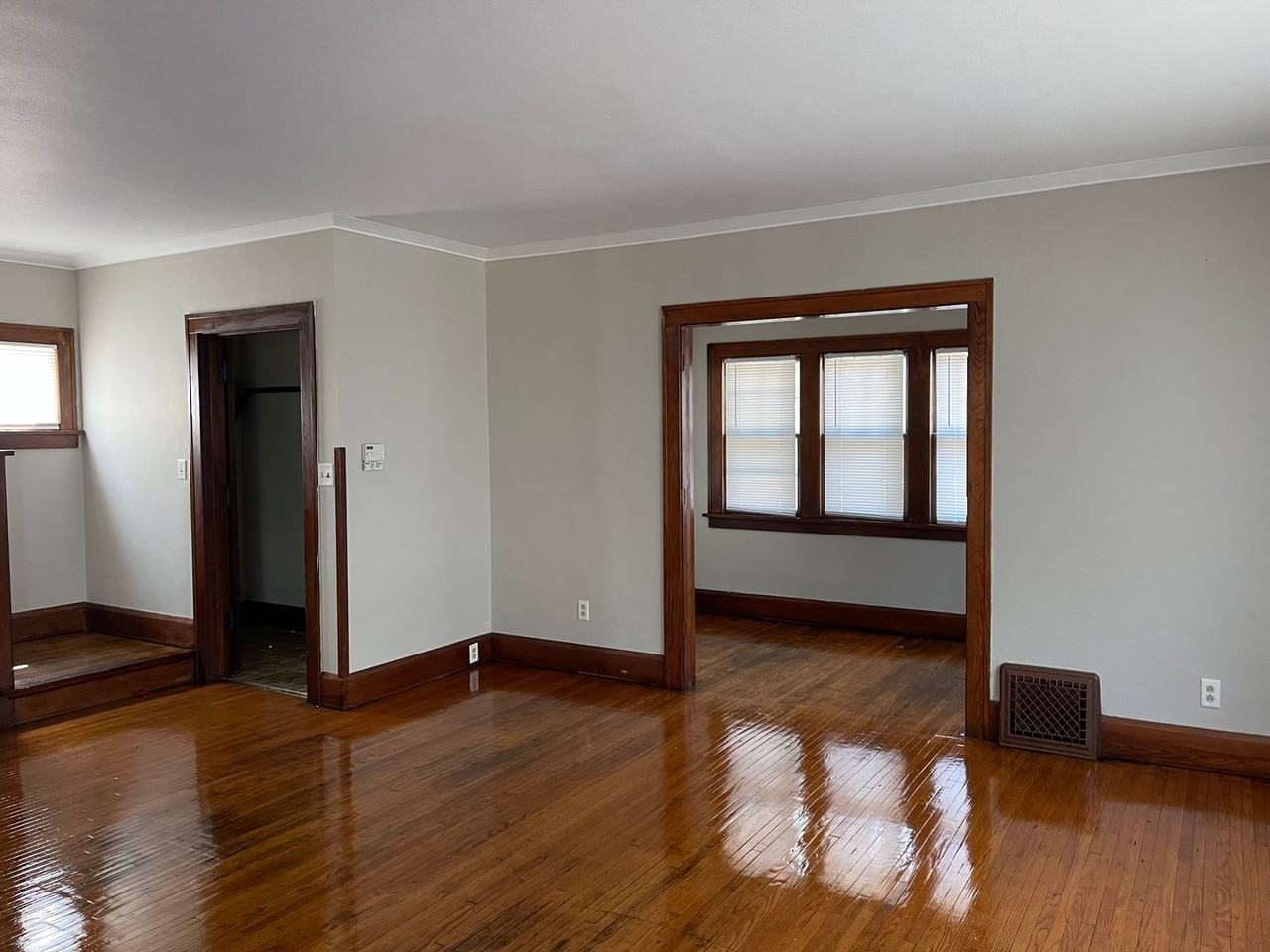 914 15th Ave - Photo 3 of 3
