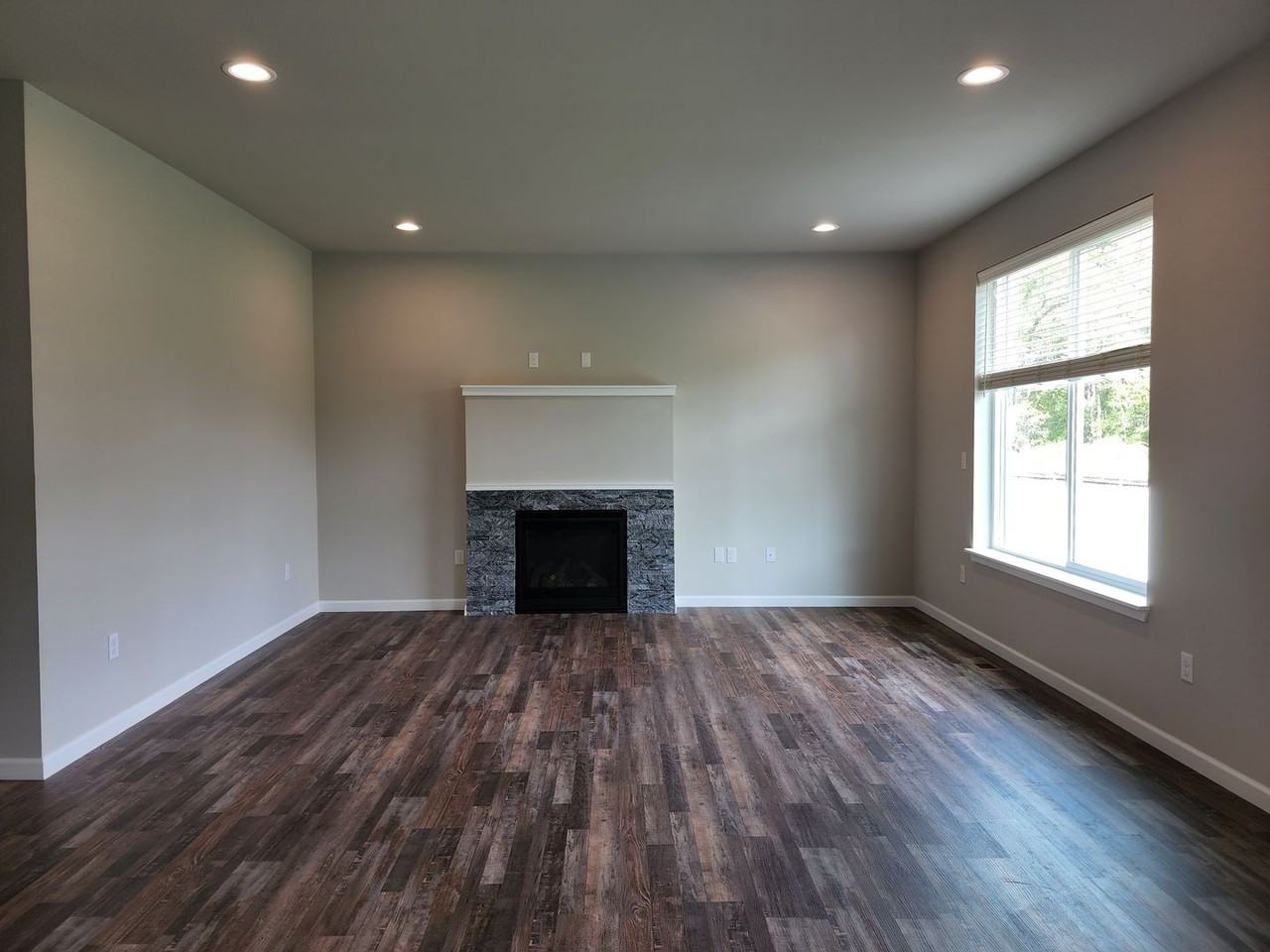15609 View Dr Se - Photo 3 of 32