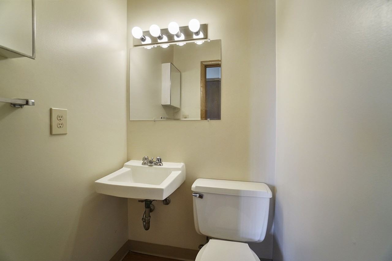550 - MAPLEWOOD PLAZA - Photo 3 of 5