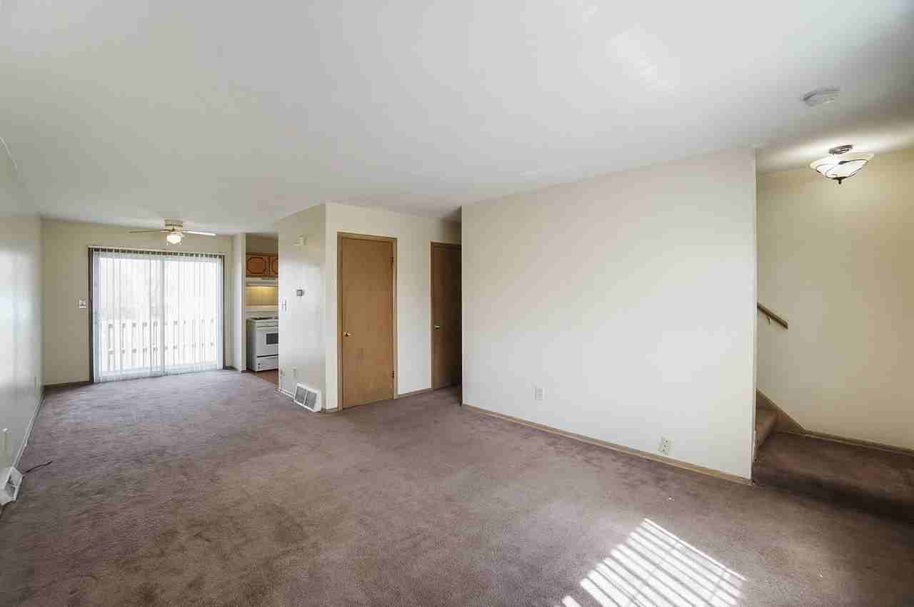 550 - MAPLEWOOD PLAZA - Photo 4 of 5