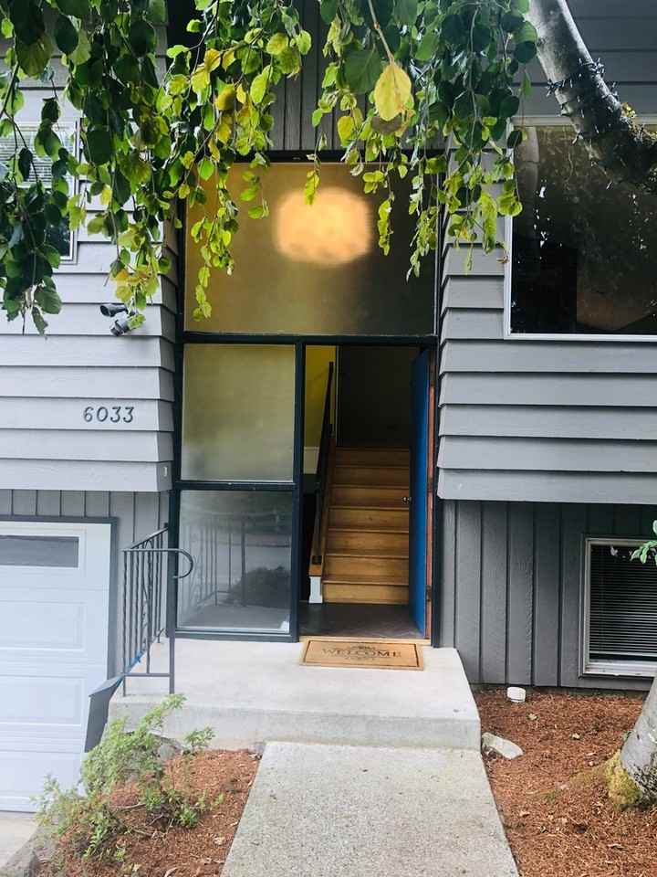 6033 Ne 61st St - Photo 3 of 49