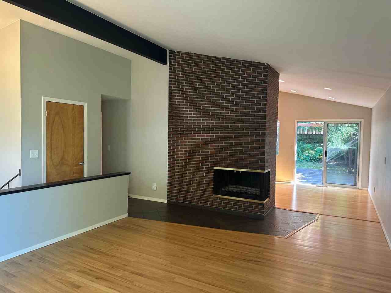 6033 Ne 61st St - Photo 5 of 49
