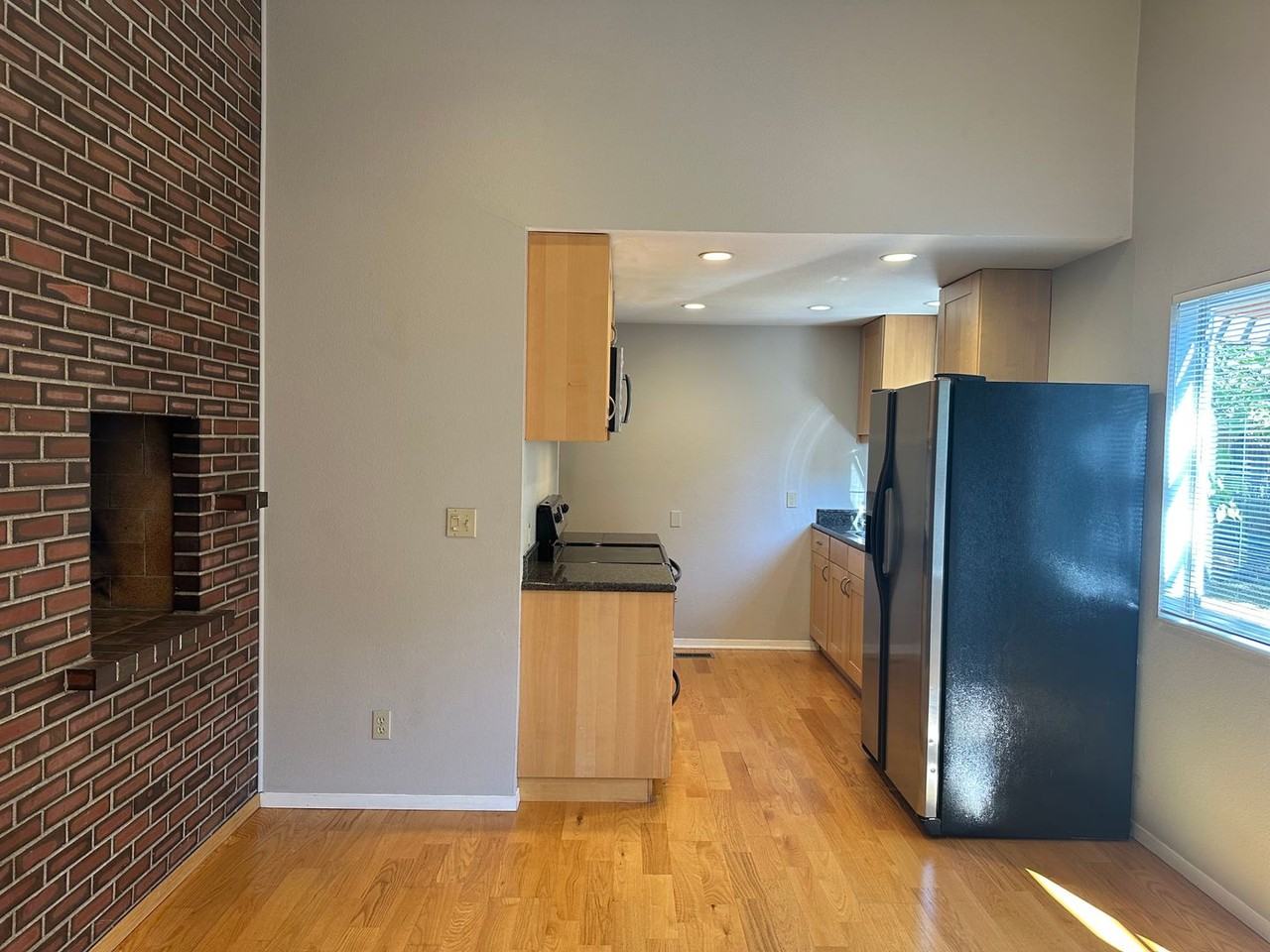 6033 Ne 61st St - Photo 6 of 49