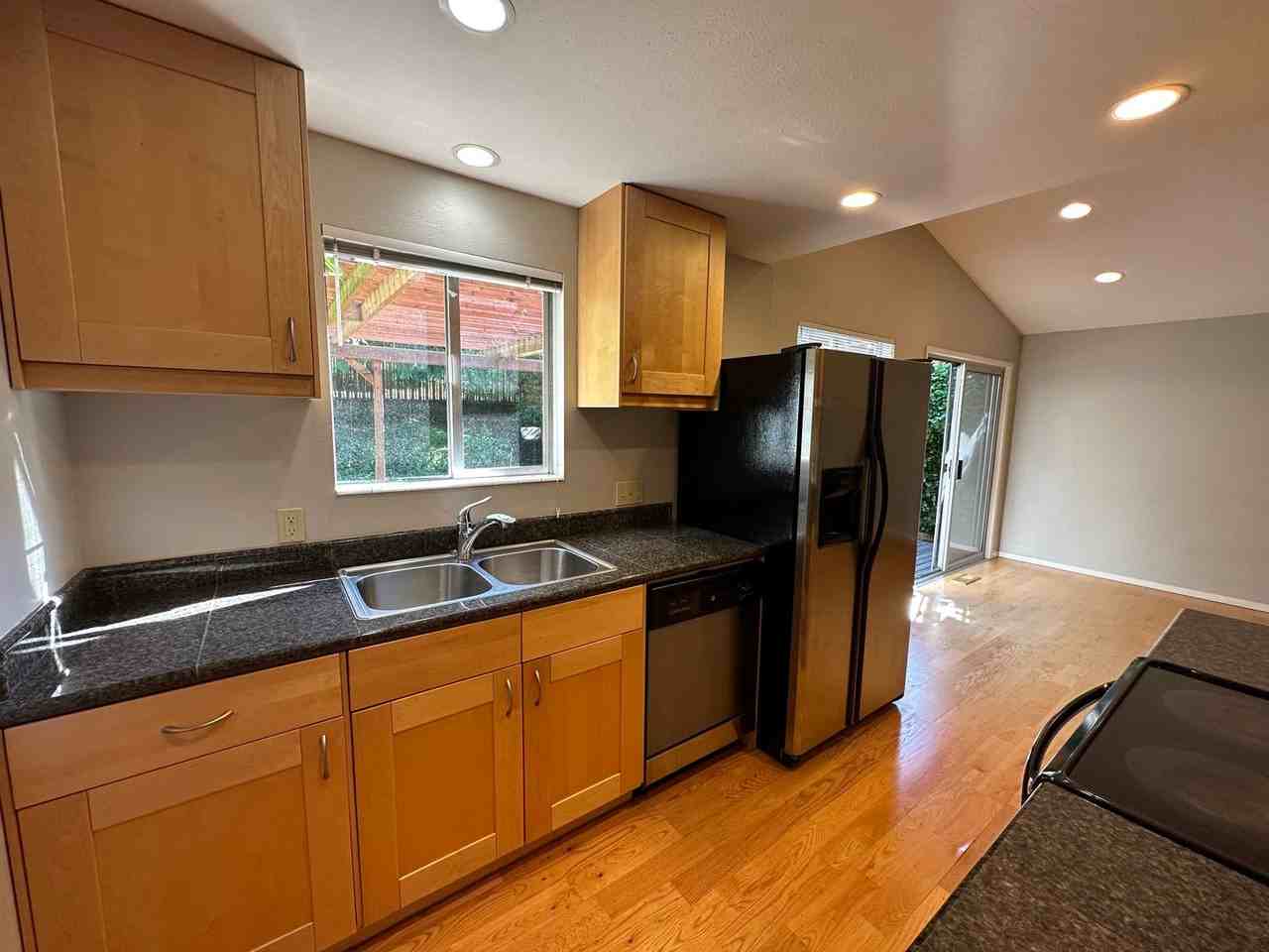 6033 Ne 61st St - Photo 7 of 49