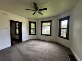 featured image of 609 W Holmes St