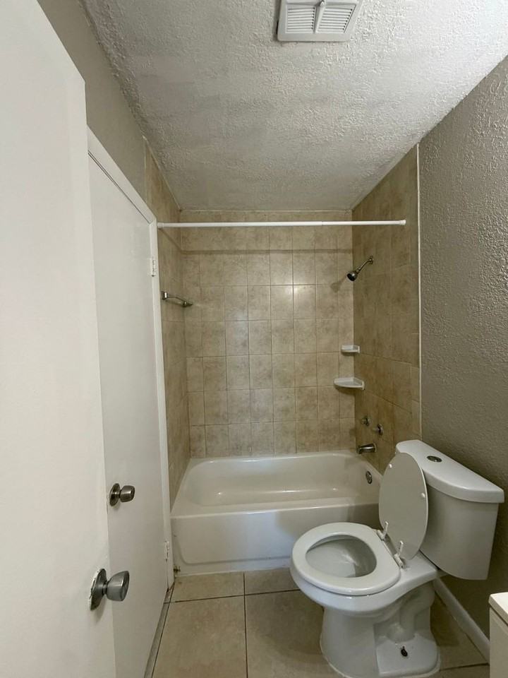 2130 Nw 58th Ave #25C - Photo 5 of 12