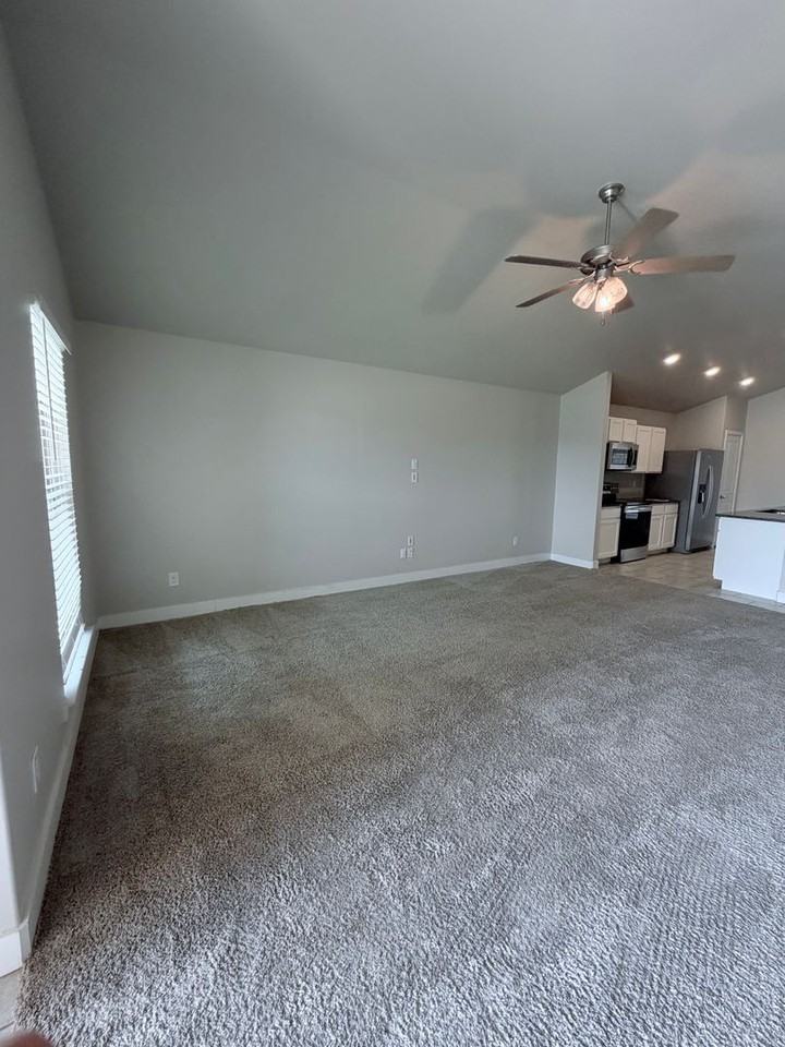 13823 Quanah Ave - Photo 2 of 14