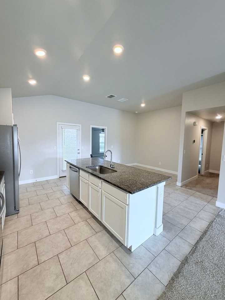 13823 Quanah Ave - Photo 4 of 14