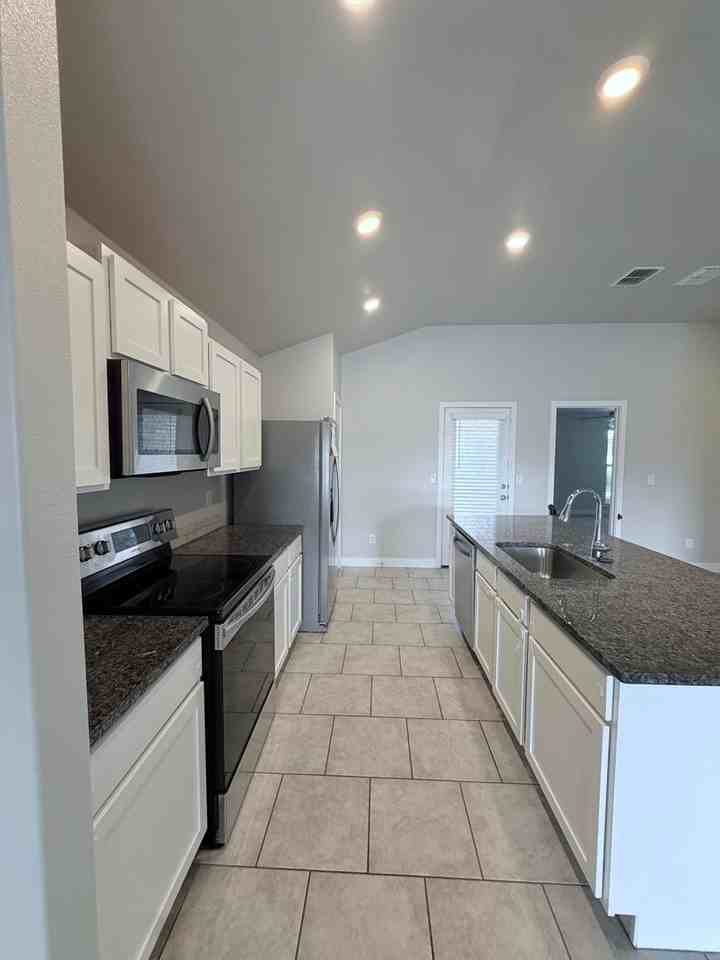 13823 Quanah Ave - Photo 5 of 14