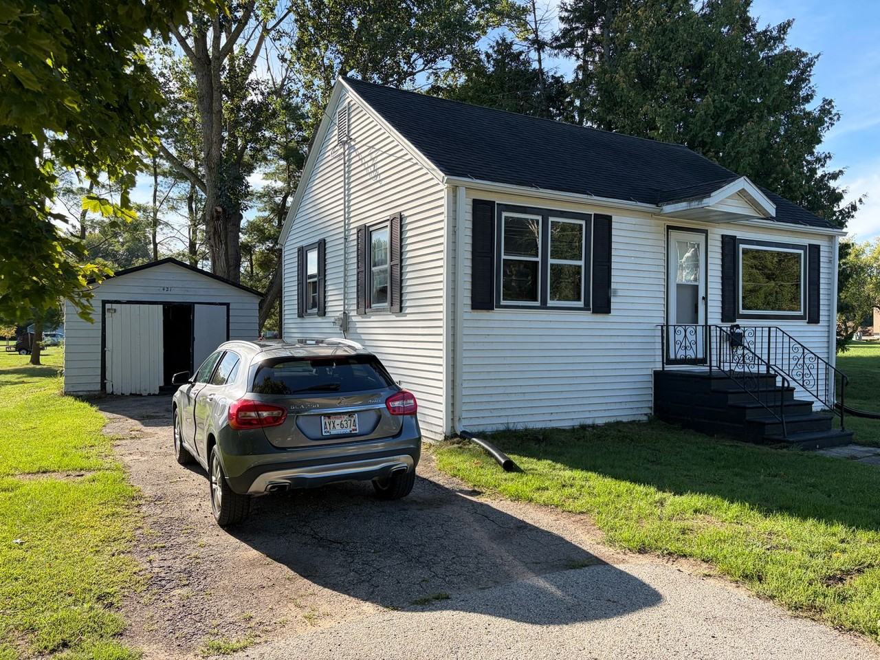 421 Smith Ave - Photo 2 of 11