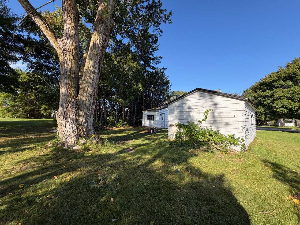 421 Smith Ave - Photo 5 of 11