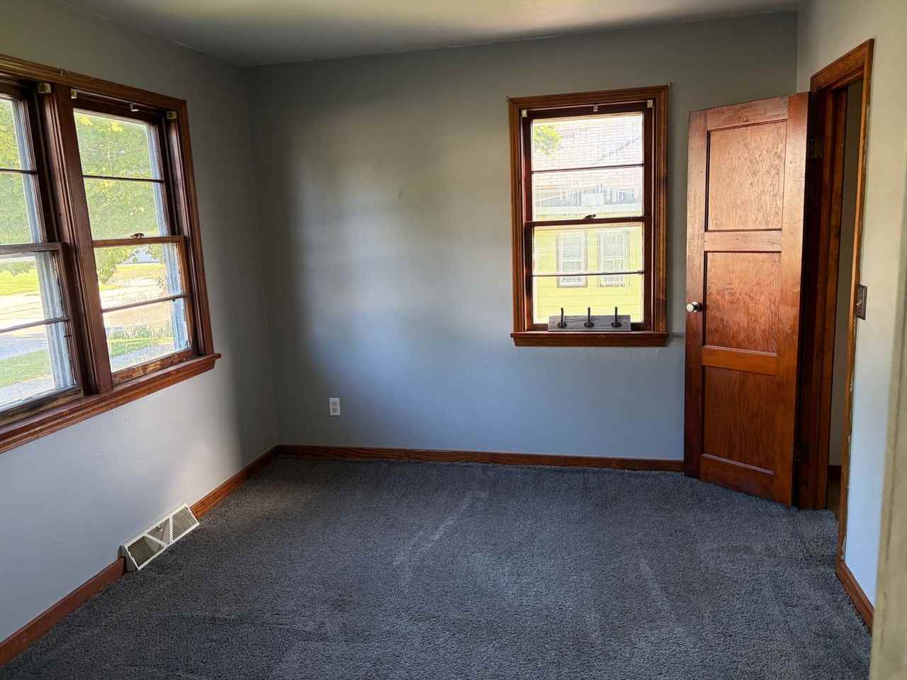 421 Smith Ave - Photo 7 of 11