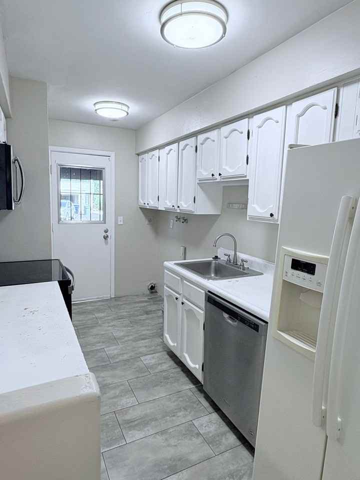 2771 W Anklam Rd #E - Photo 6 of 18