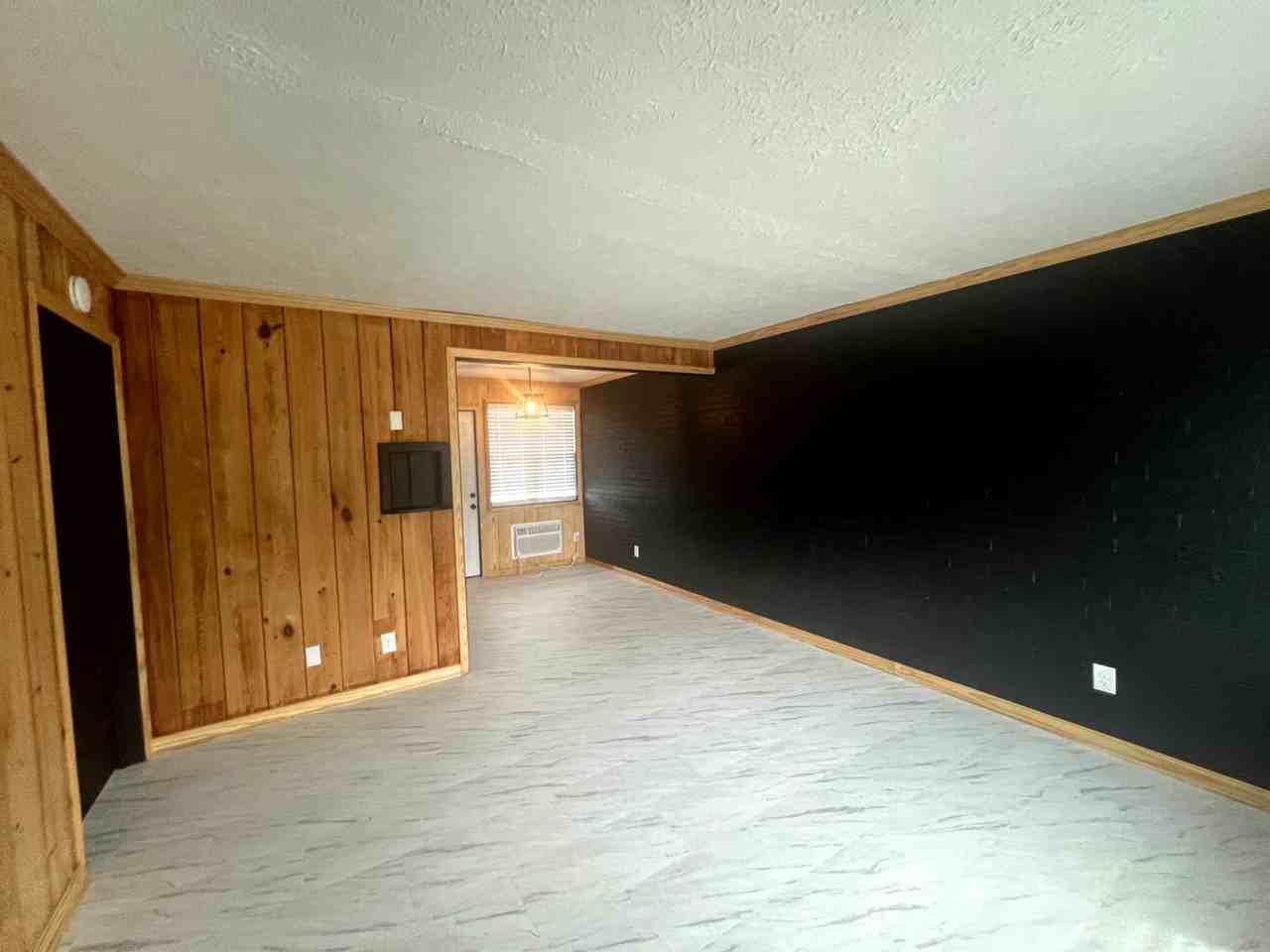 130 Eastwood Ave Apt B - Photo 4 of 11