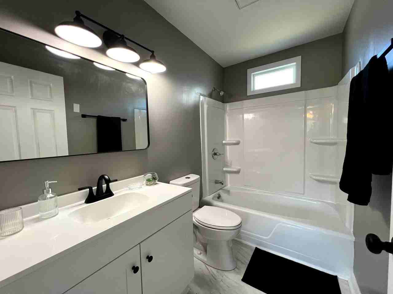 130 Eastwood Ave Apt B - Photo 6 of 11