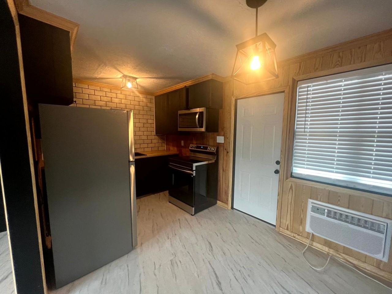 130 Eastwood Ave Apt B - Photo 7 of 11