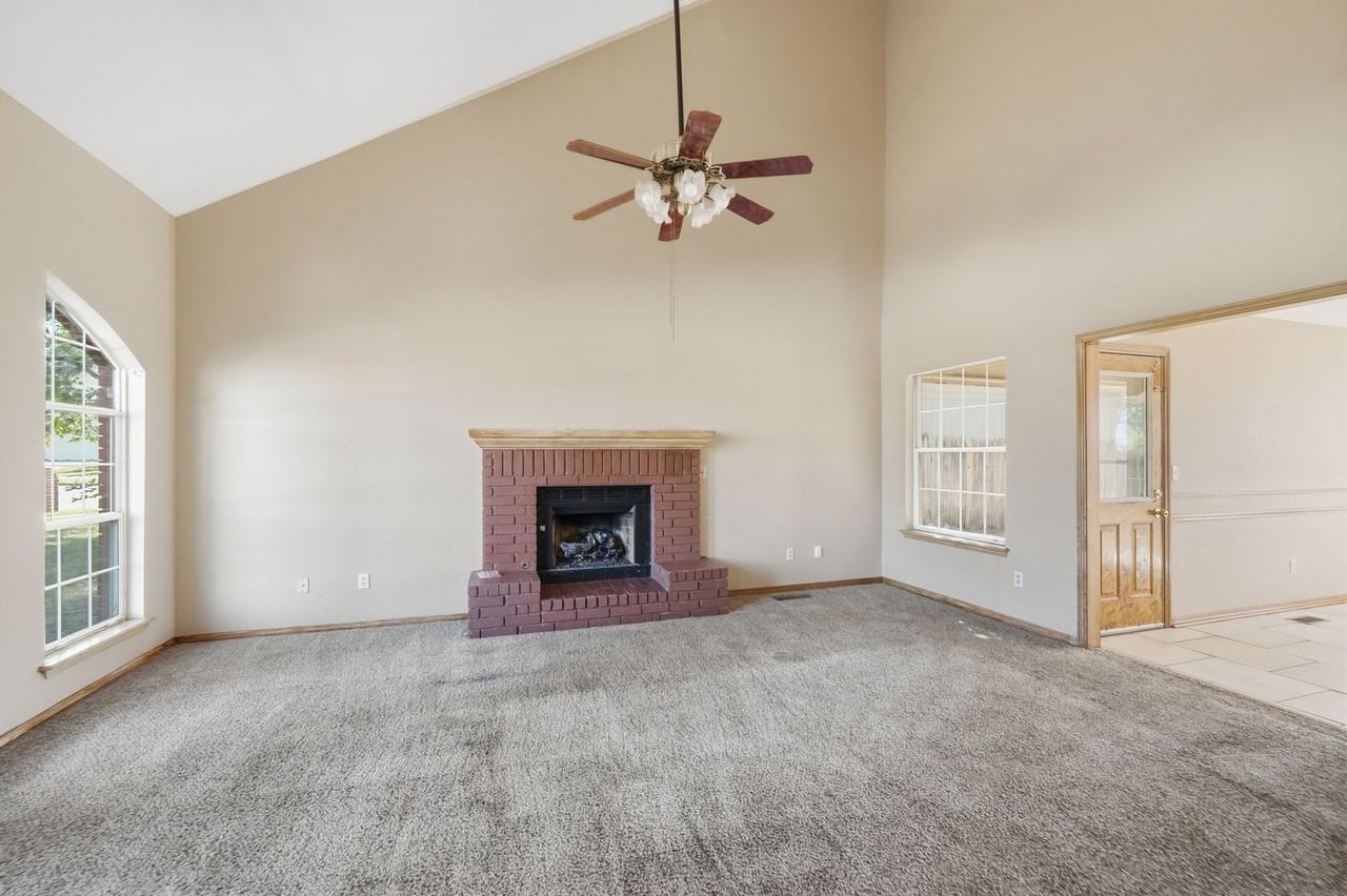 1305 W Twin Oaks St - Photo 4 of 25