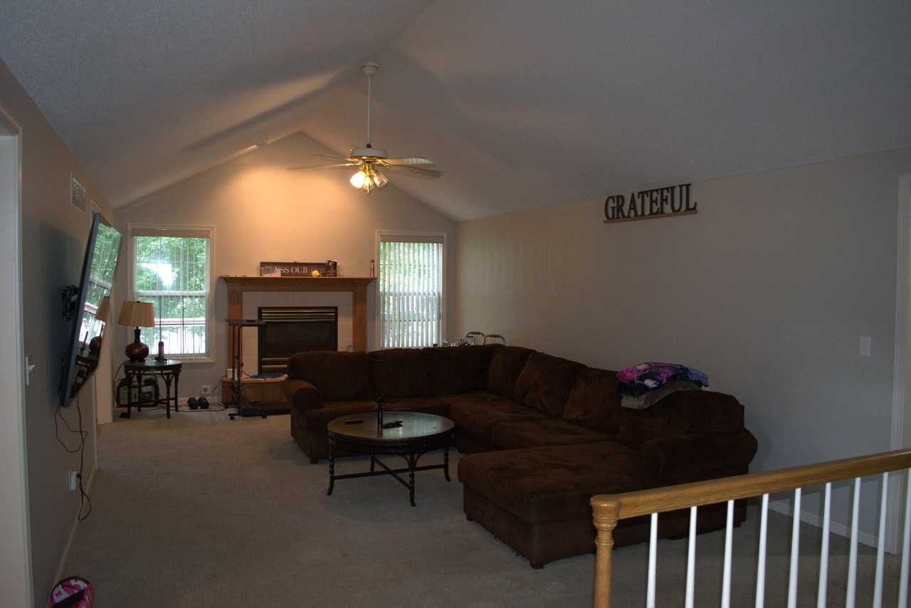 309 Grampian Dr - Photo 4 of 42