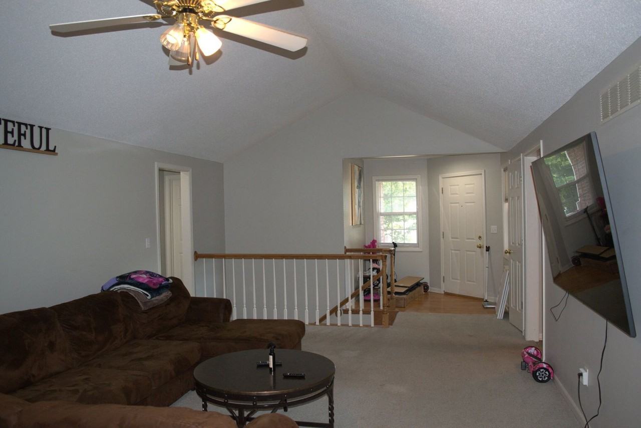 309 Grampian Dr - Photo 5 of 42